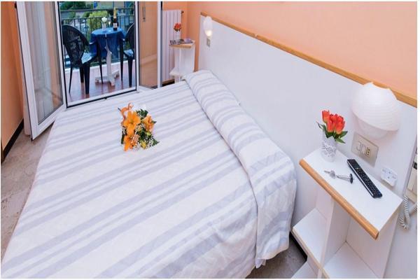Hotel Villa Nicole Pietra Ligure Exterior photo